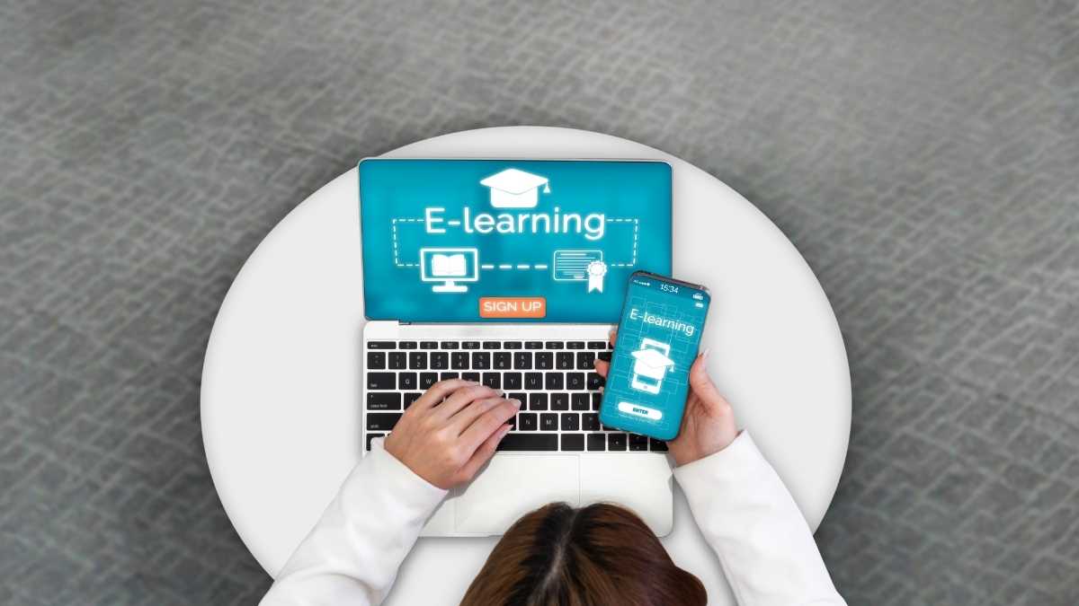 Pengertian eLearning: Manfaat Rekomendasi dan Contohnya Pengertian eLearning: Manfaat Rekomendasi dan Contohnya